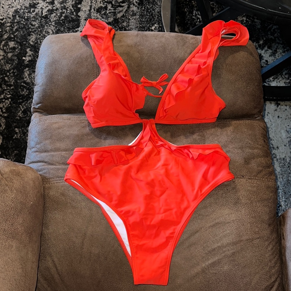One piece cut-out swim suit